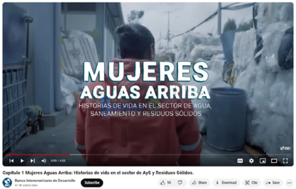 Mujeres aguas arriba