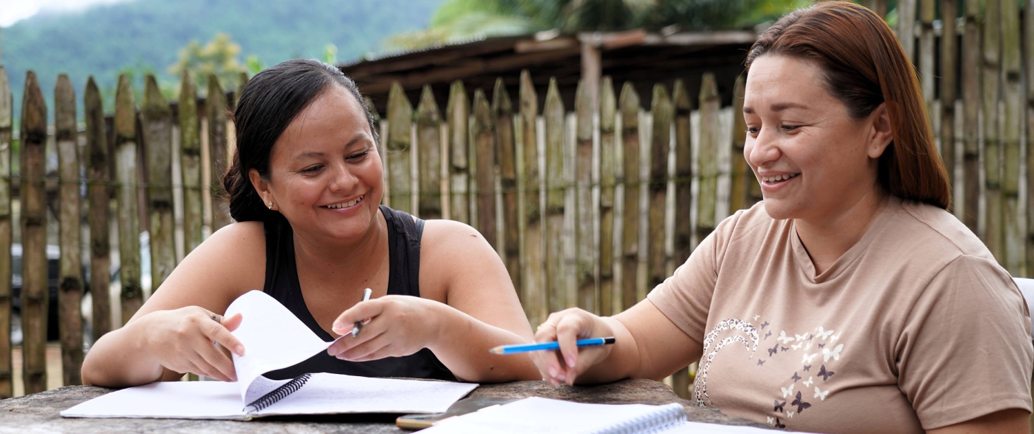 mujeres hablando 2